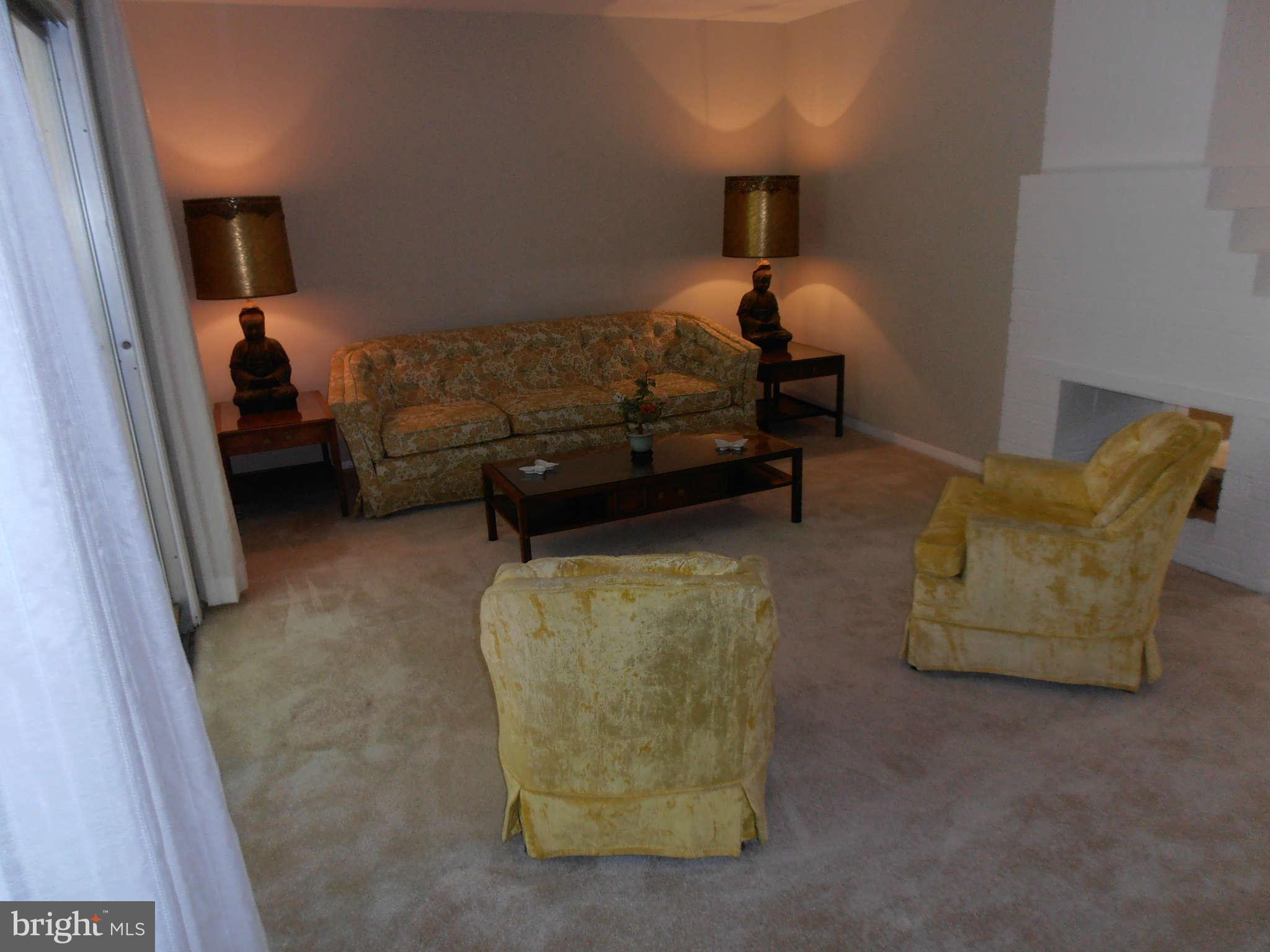 5415 Inverchapel Road Springfield, VA 22151 - Photo 5 of 24 Living Room
