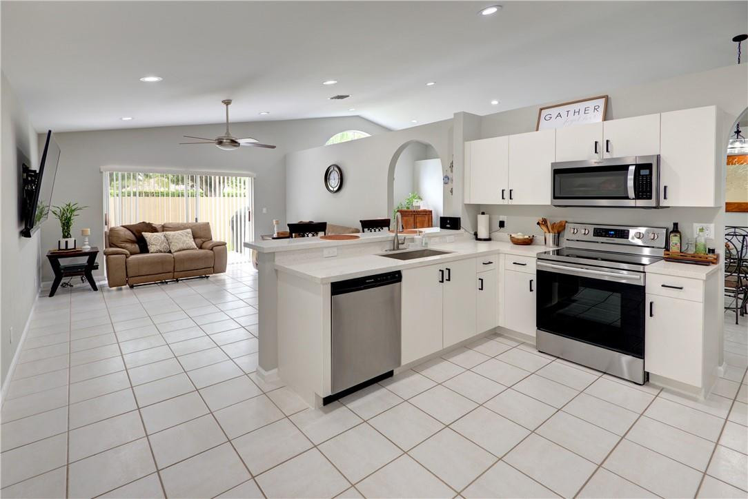 10898 Crescendo Circle Boca Raton, FL 33498 - Photo 25 of 38 Photo 25