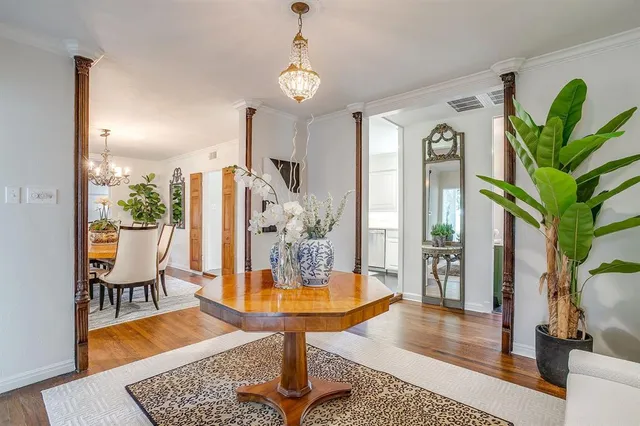 a view of a livingroom with furniture