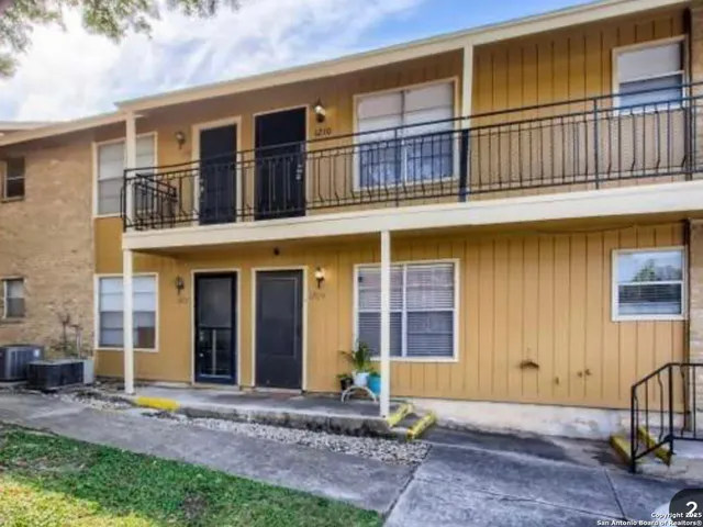 $900 | 923 Vance Jackson Road, Unit 1210, San Antonio, TX 78201