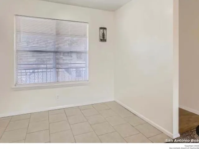 $900 | 923 Vance Jackson Road, Unit 1210, San Antonio, TX 78201
