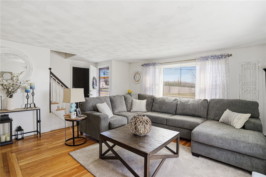 514 Killingly Street Johnston, RI 02919 - Photo 4 of 41