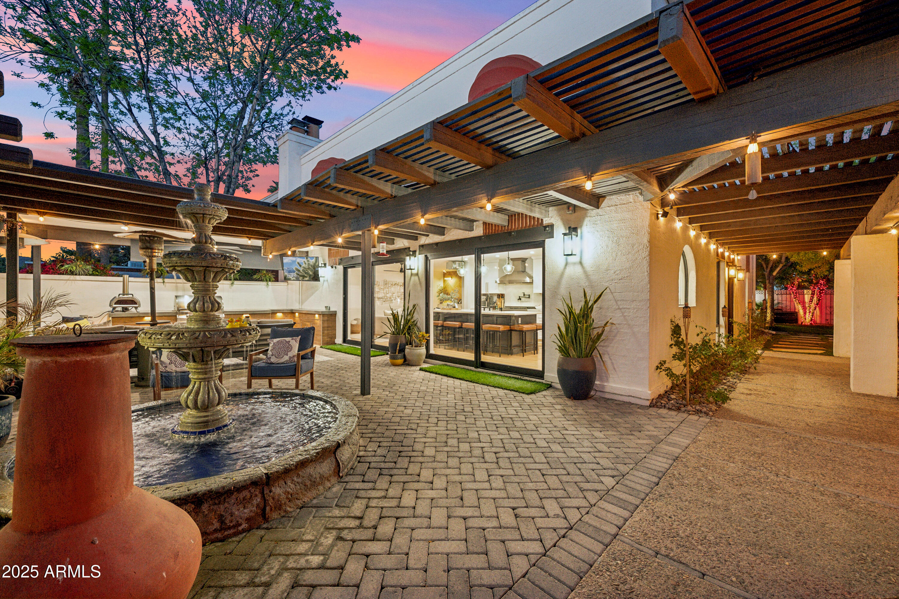 8001 North 3rd Place Phoenix, AZ 85020 - Photo 2 of 35 50-AJS2566