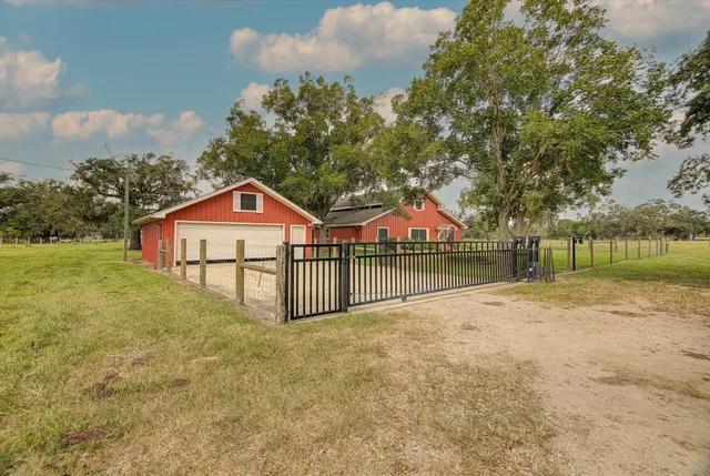 $585,000 | 8960 County Road 505, Brazoria, TX 77422