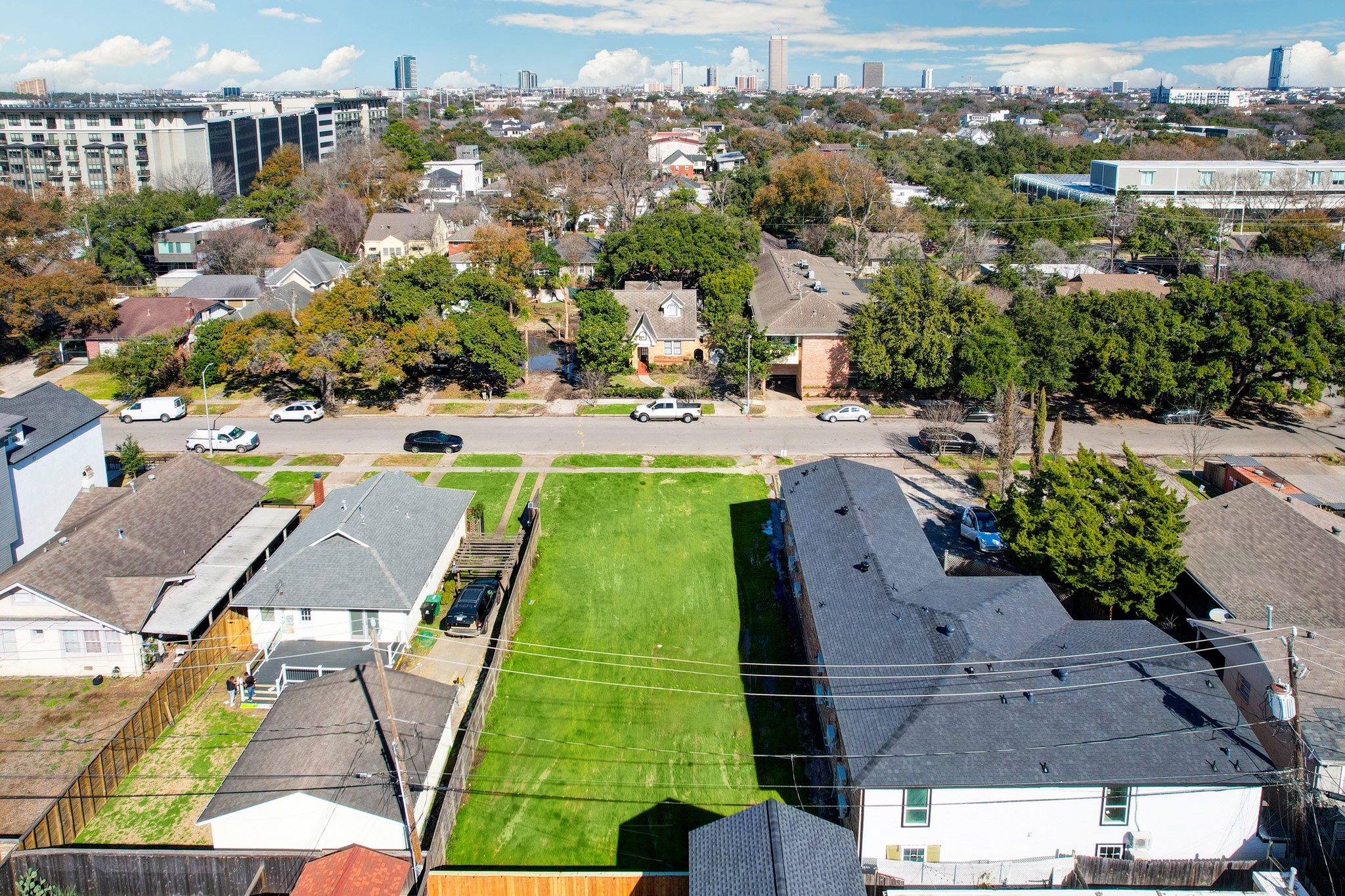 1615 West Main Street Houston, TX 77006 - Photo 4 of 5 an aerial view of a house with a garden