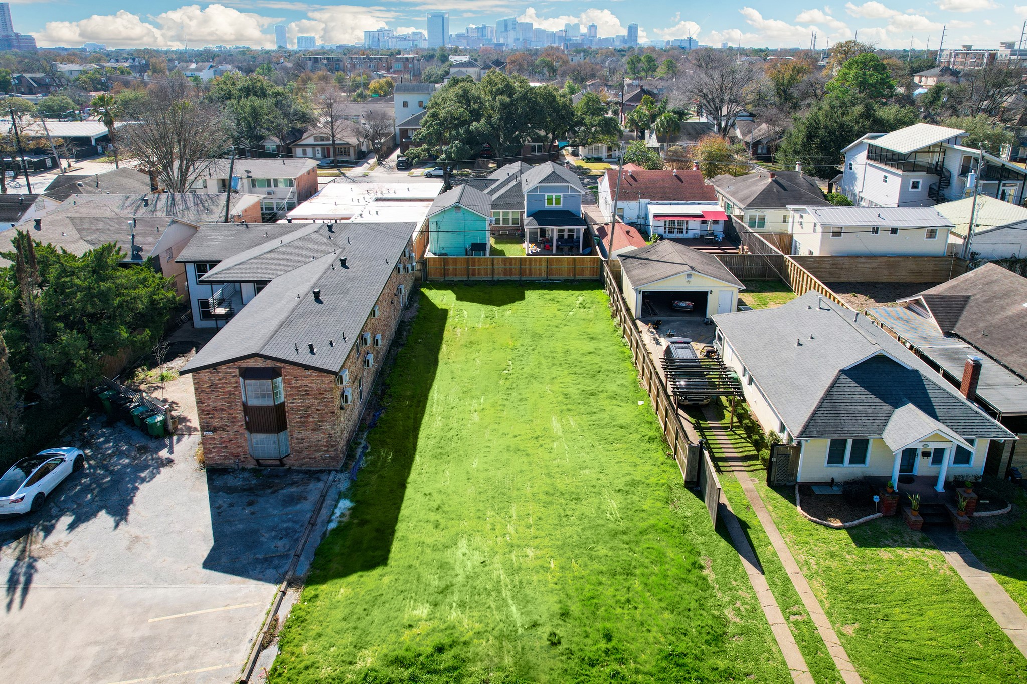 1615 West Main Street Houston, TX 77006 - Photo 5 of 5 a picture of city view