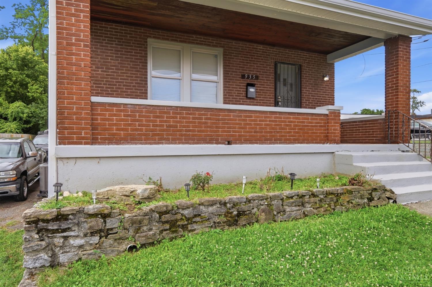 935 West North Bend Road Cincinnati, OH 45224 - Photo 4 of 53