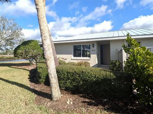 a view of a house with backyard and garden
