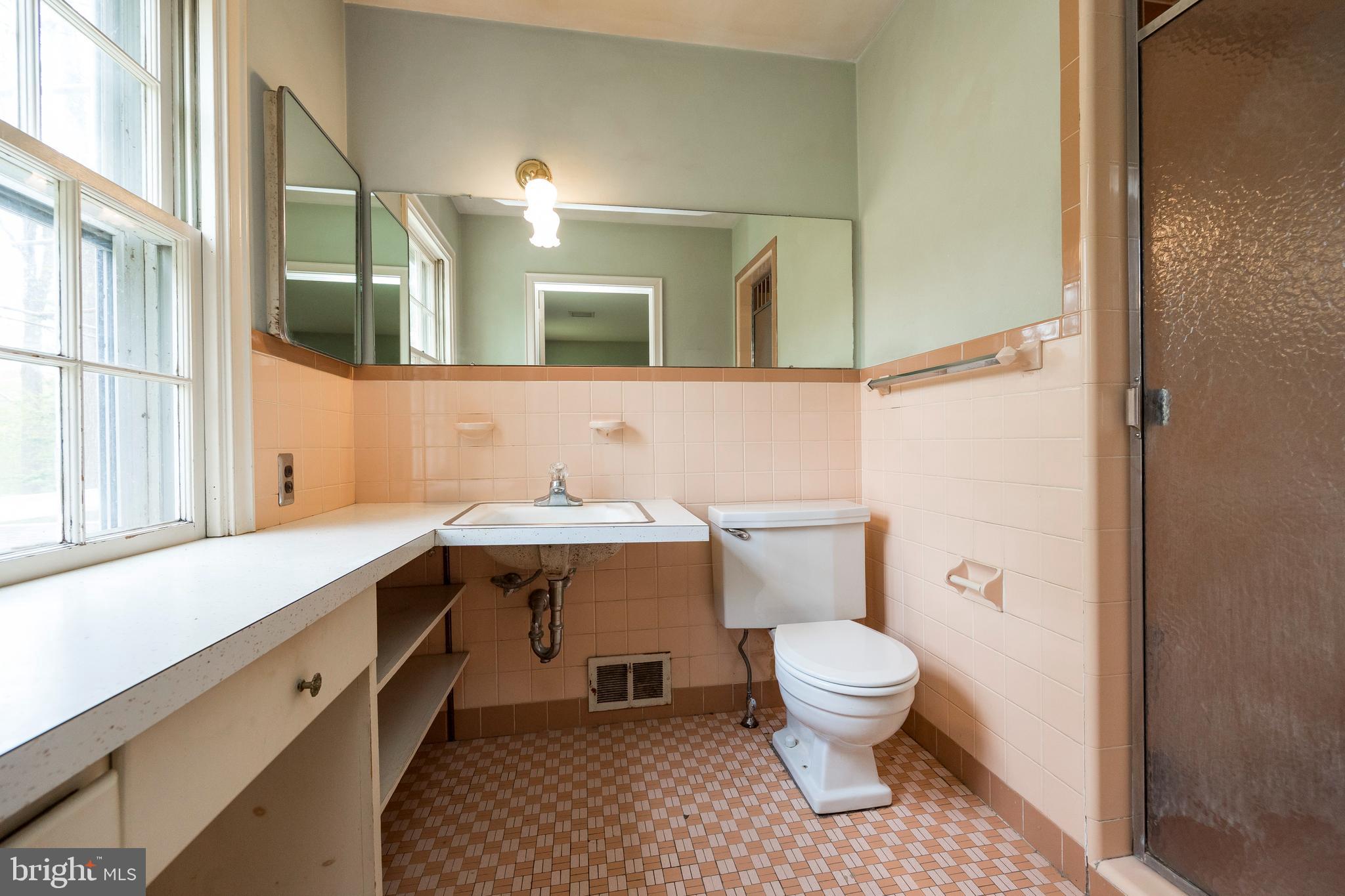 49 Paper Mill Road Newtown Square, PA 19073 - Photo 33 of 50 Full bath attached to bedroom 2