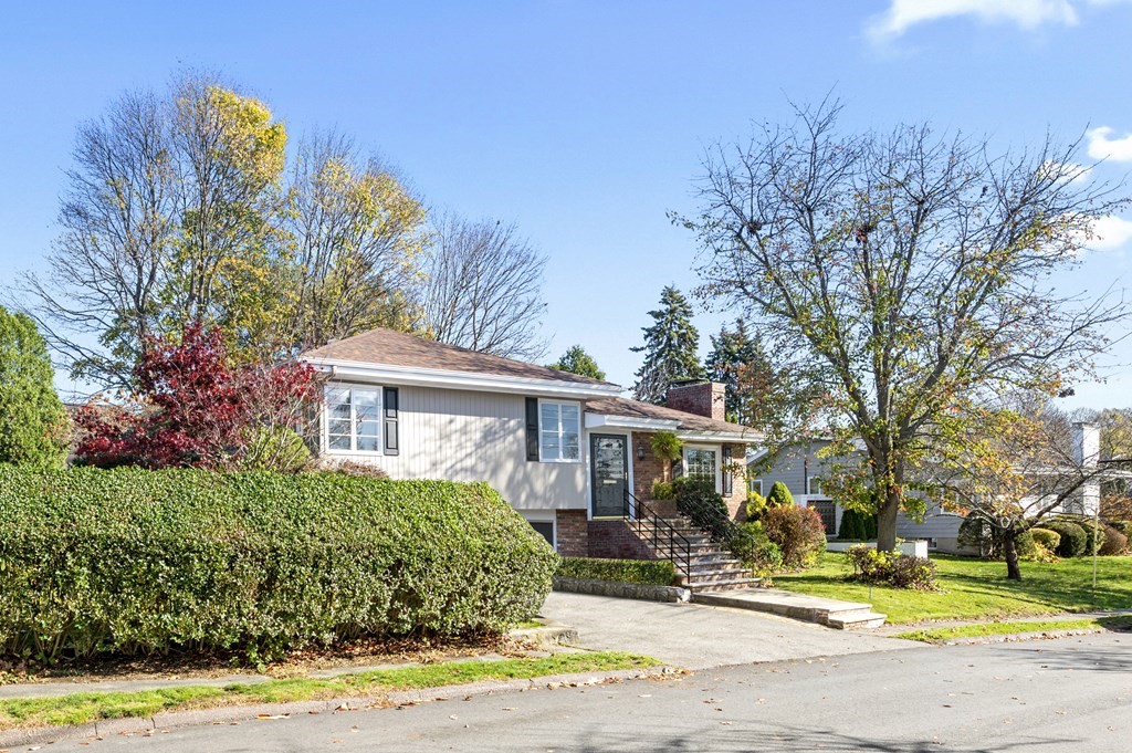 5 Colgate Road Marblehead, MA 01945 - Photo 4 of 36 a front view of a house with garden