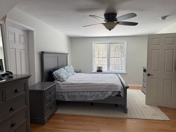 a room with a dresser