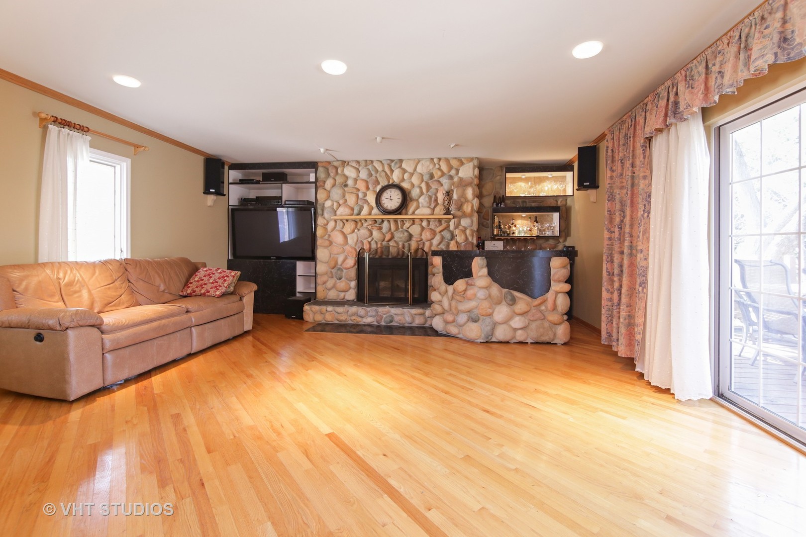 23 West Algonquin Road Des Plaines, IL 60018 - Photo 9 of 18