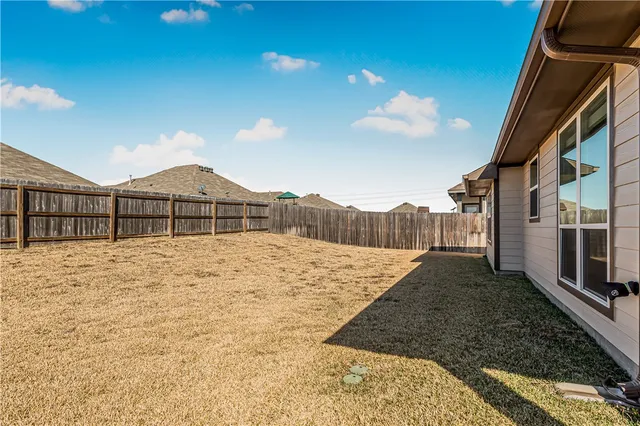 $2,100 | 411 Fort Dix Lane, Caldwell, TX 77836