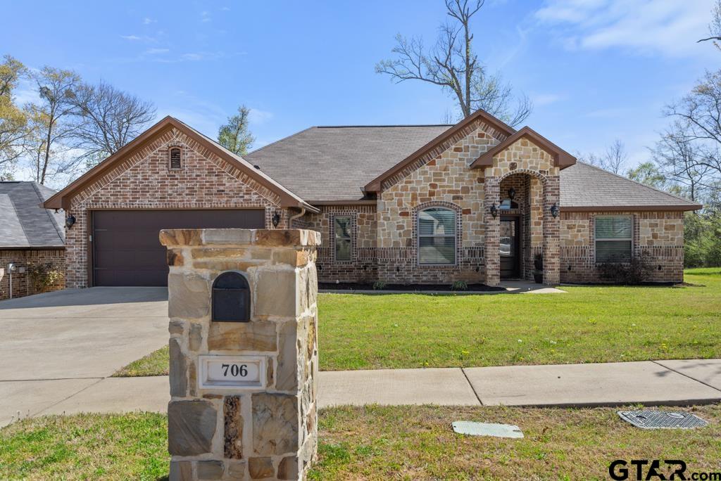a view of a house with a yard