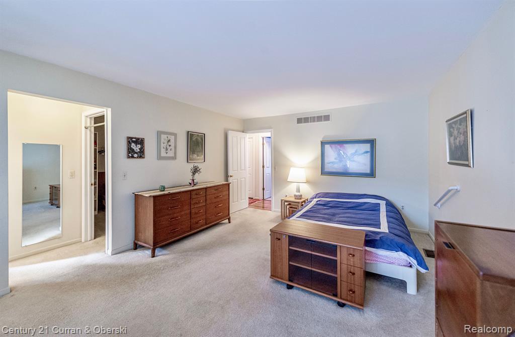 23013 Farmington Road Farmington, MI 48336 - Photo 15 of 37
