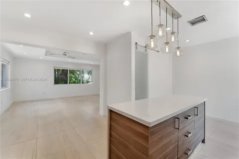 $9,500 | 550 West 49th Street, Miami Beach, FL 33140