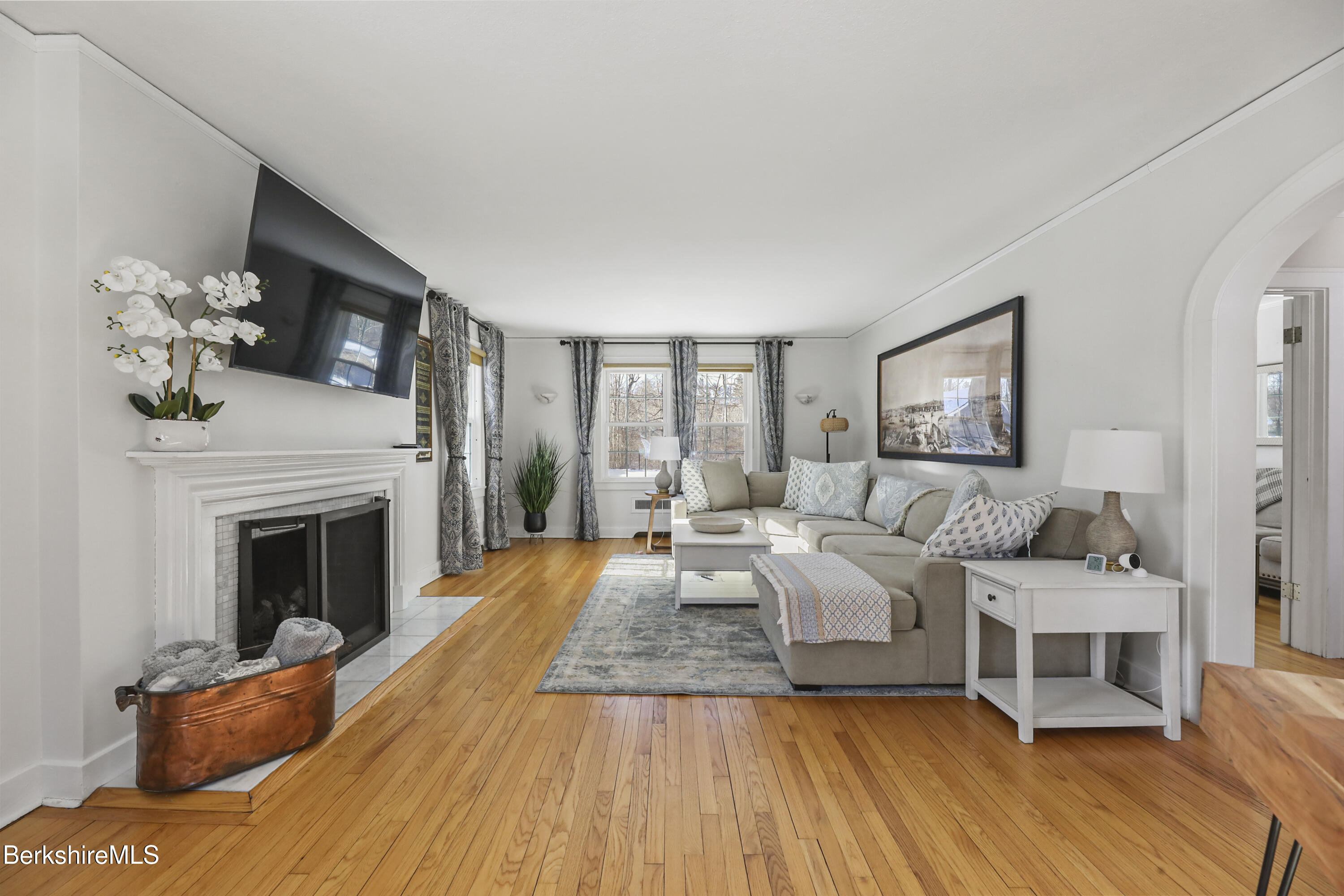 32 Brunswick Street Pittsfield, MA 01201 - Photo 13 of 49 13-Living Room