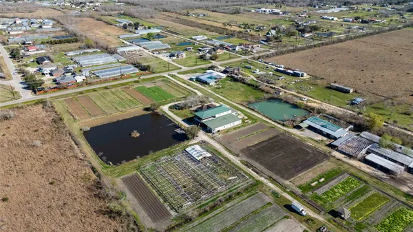 $1,600,000 | 7954 County Road 121, Rosharon, TX 77583