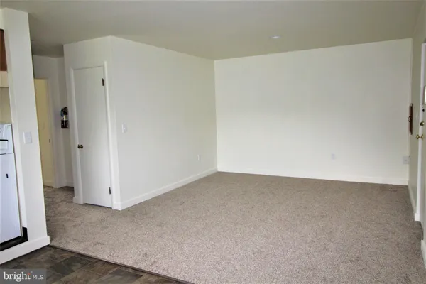 $975 | 215 West 4th Street, Unit 7, Quarryville, PA 17566