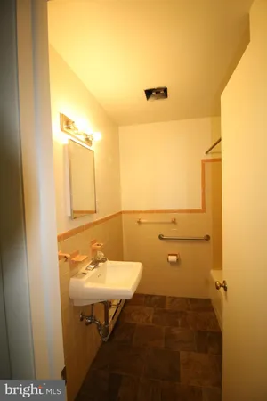 $975 | 215 West 4th Street, Unit 7, Quarryville, PA 17566