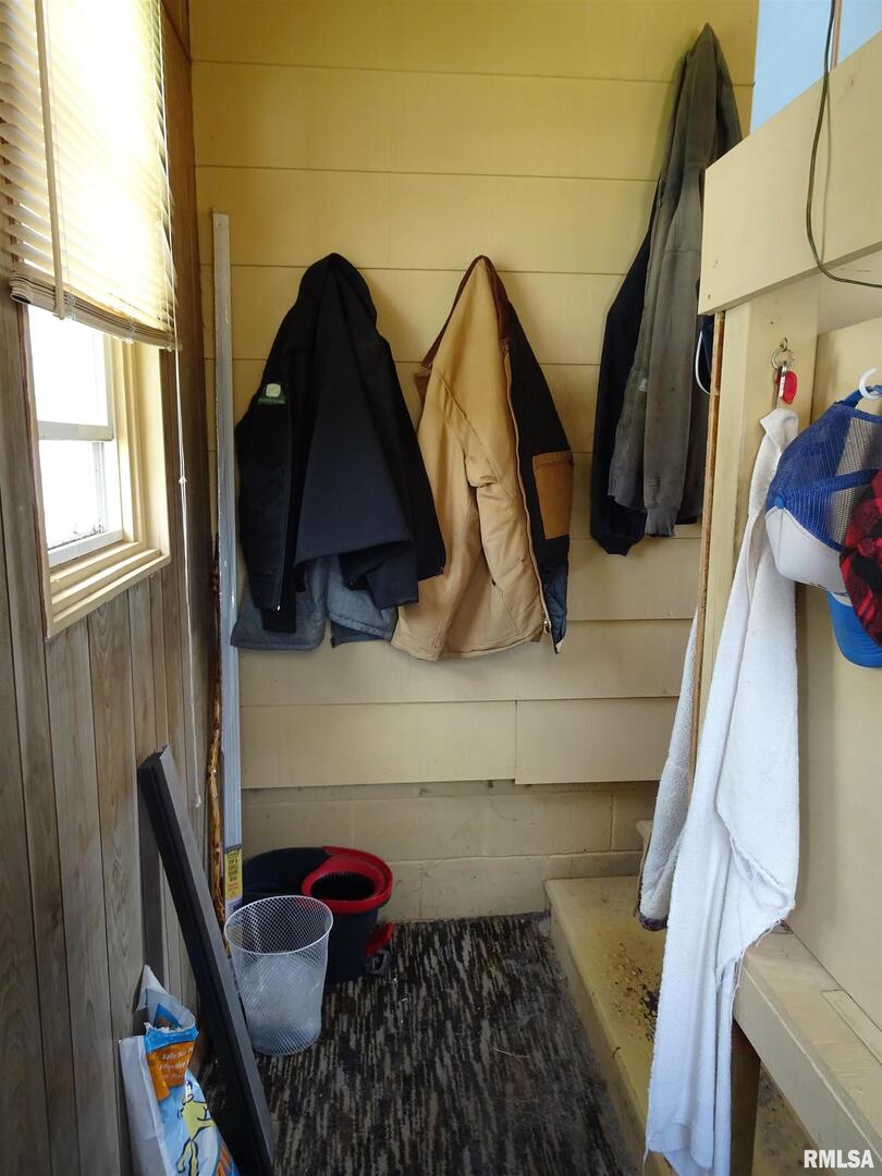 26004-2000 County Road North Annawan, IL 61234 - Photo 3 of 17 a bathroom with a toilet and a mirror
