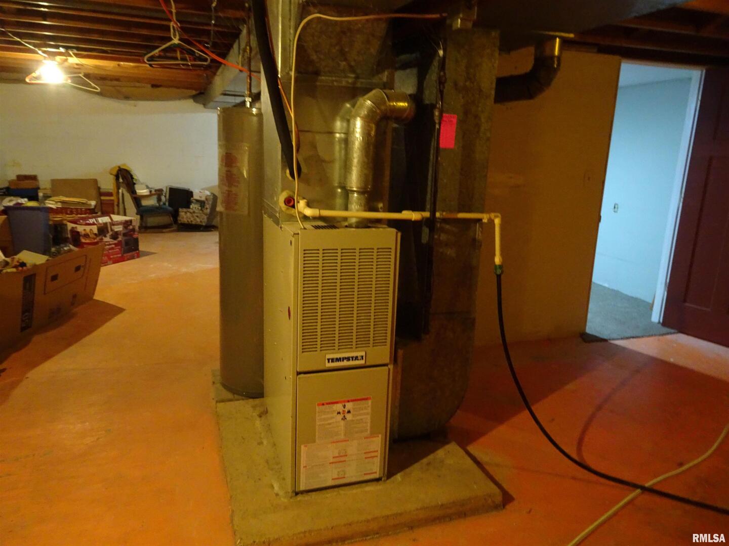 26004-2000 County Road North Annawan, IL 61234 - Photo 9 of 17 a view of walk in closet