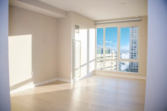 $7,500 | 110 Broad Street, Unit 1002, Boston, MA 02110