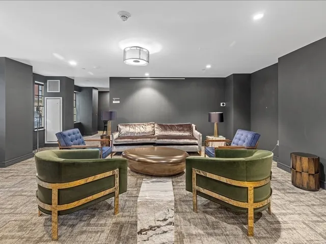 $7,500 | 110 Broad Street, Unit 1002, Boston, MA 02110