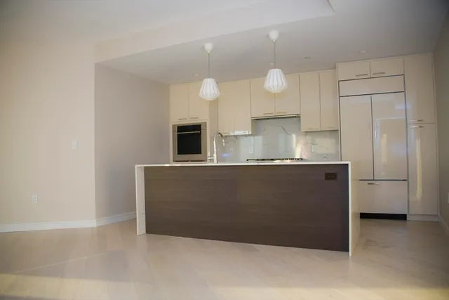 $7,500 | 110 Broad Street, Unit 1002, Boston, MA 02110