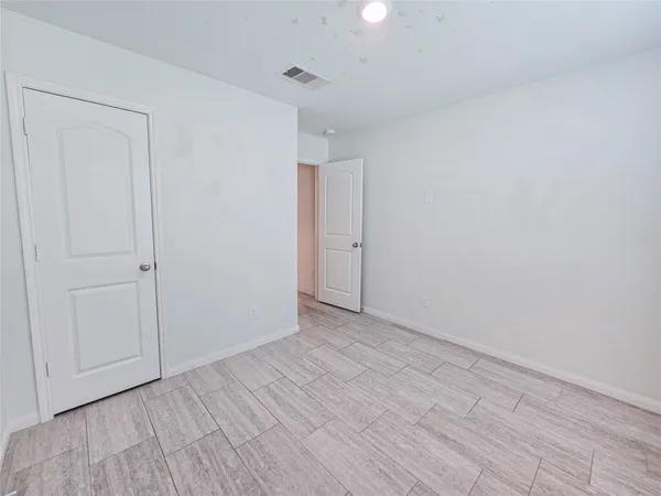 $2,000 | 332 Lone Mountain Drive, Katy, TX 77493