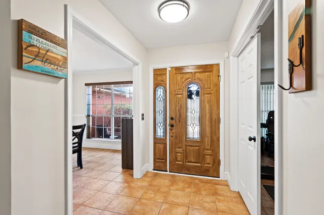 a view of livingroom with furniture and windows