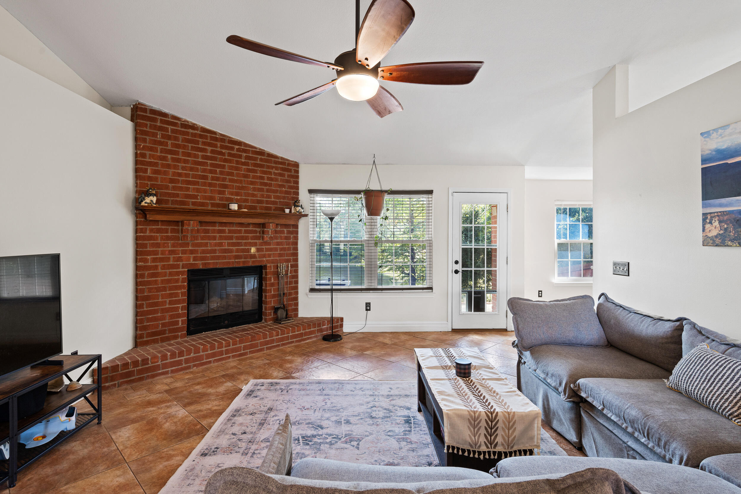 2852 Atoka Trail Crestview, FL 32539 - Photo 7 of 43 Living Room