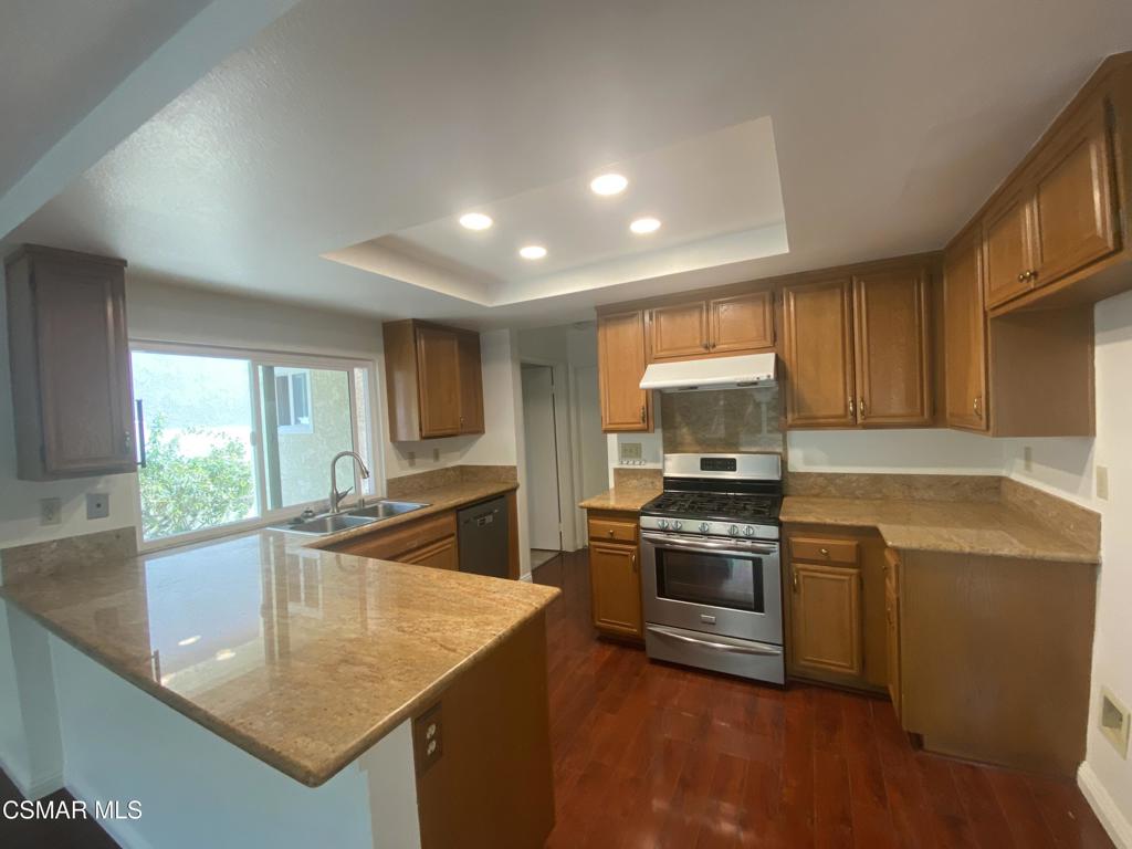 596 Aspen Ridge Court Oak Park, CA 91377 - Photo 4 of 10