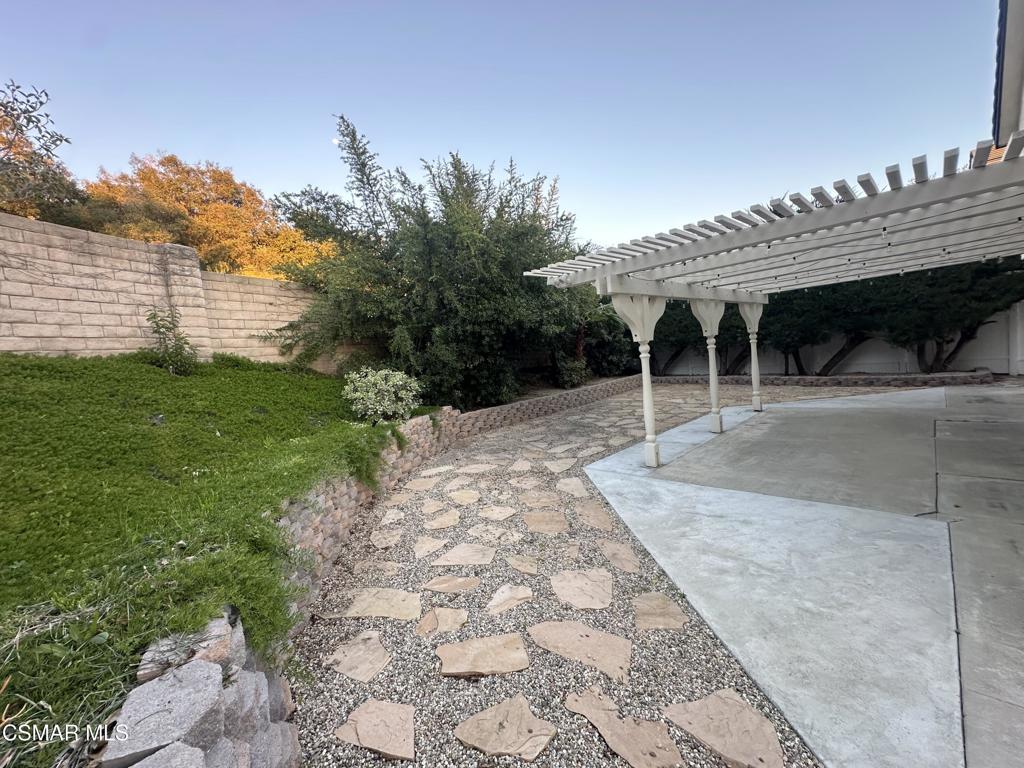 596 Aspen Ridge Court Oak Park, CA 91377 - Photo 5 of 10