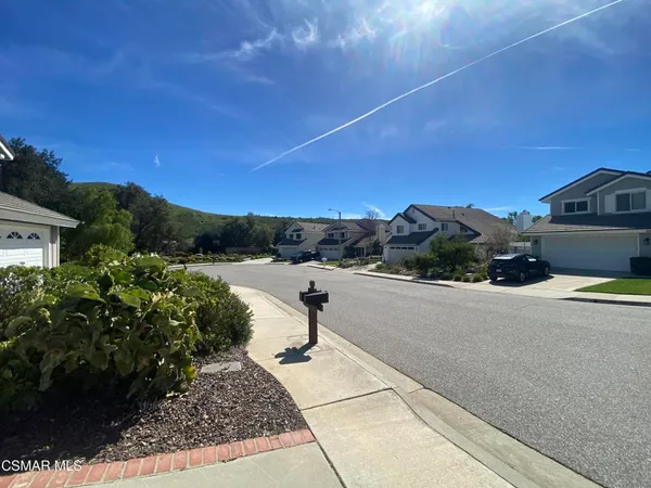 $1,049,000 | 596 Aspen Ridge Court, Oak Park, CA 91377