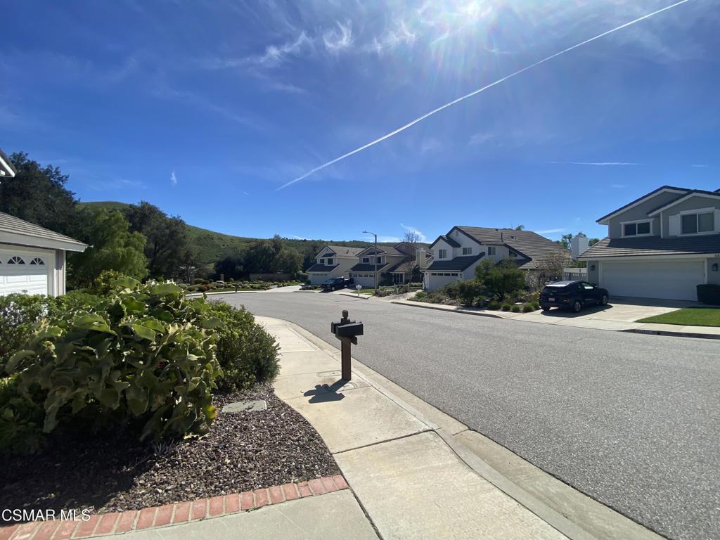 596 Aspen Ridge Court Oak Park, CA 91377 - Photo 9 of 10