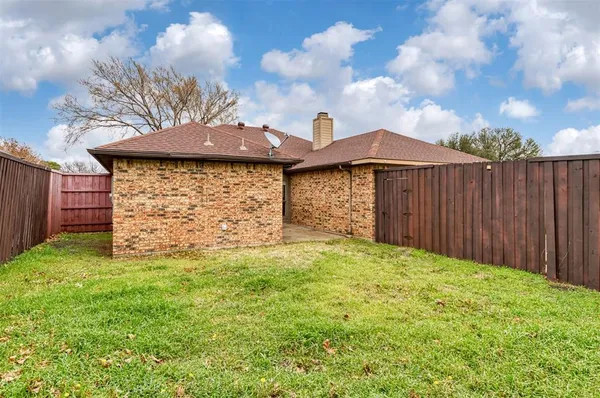 $2,250 | 5205 Wood Creek Lane, Garland, TX 75044