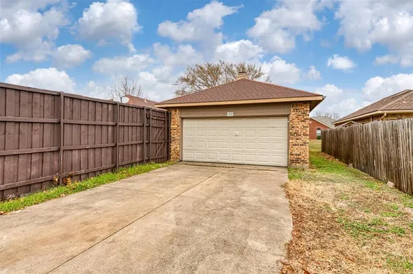 $2,250 | 5205 Wood Creek Lane, Garland, TX 75044