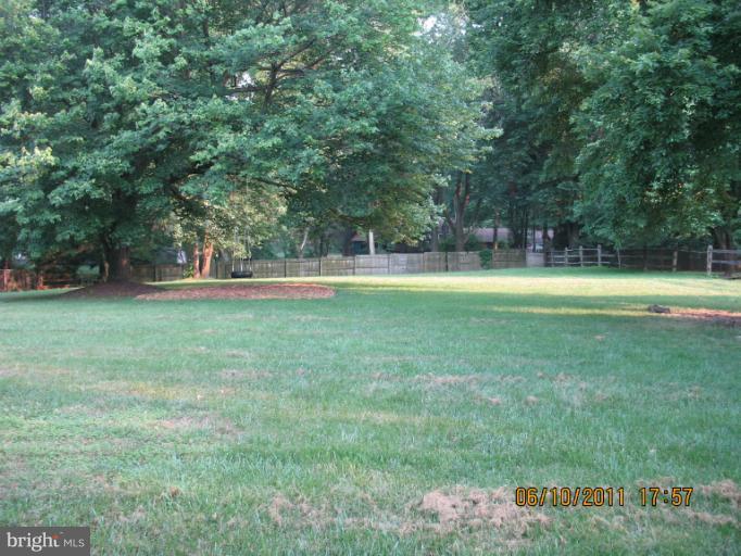 13100 Darnestown Road Gaithersburg, MD 20878 - Photo 6 of 16 Exterior (Rear)