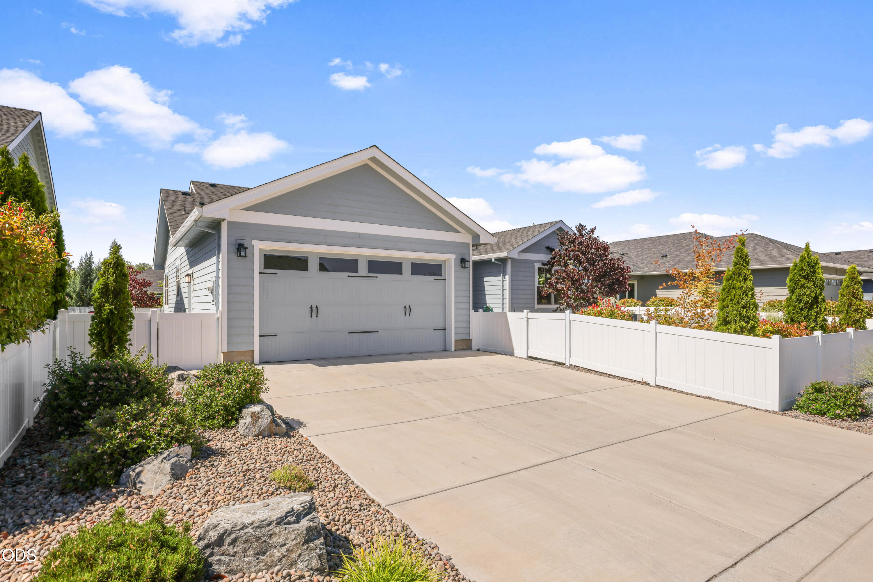 409 Stone Pointe Drive Central Point, OR 97502 - Photo 31 of 33