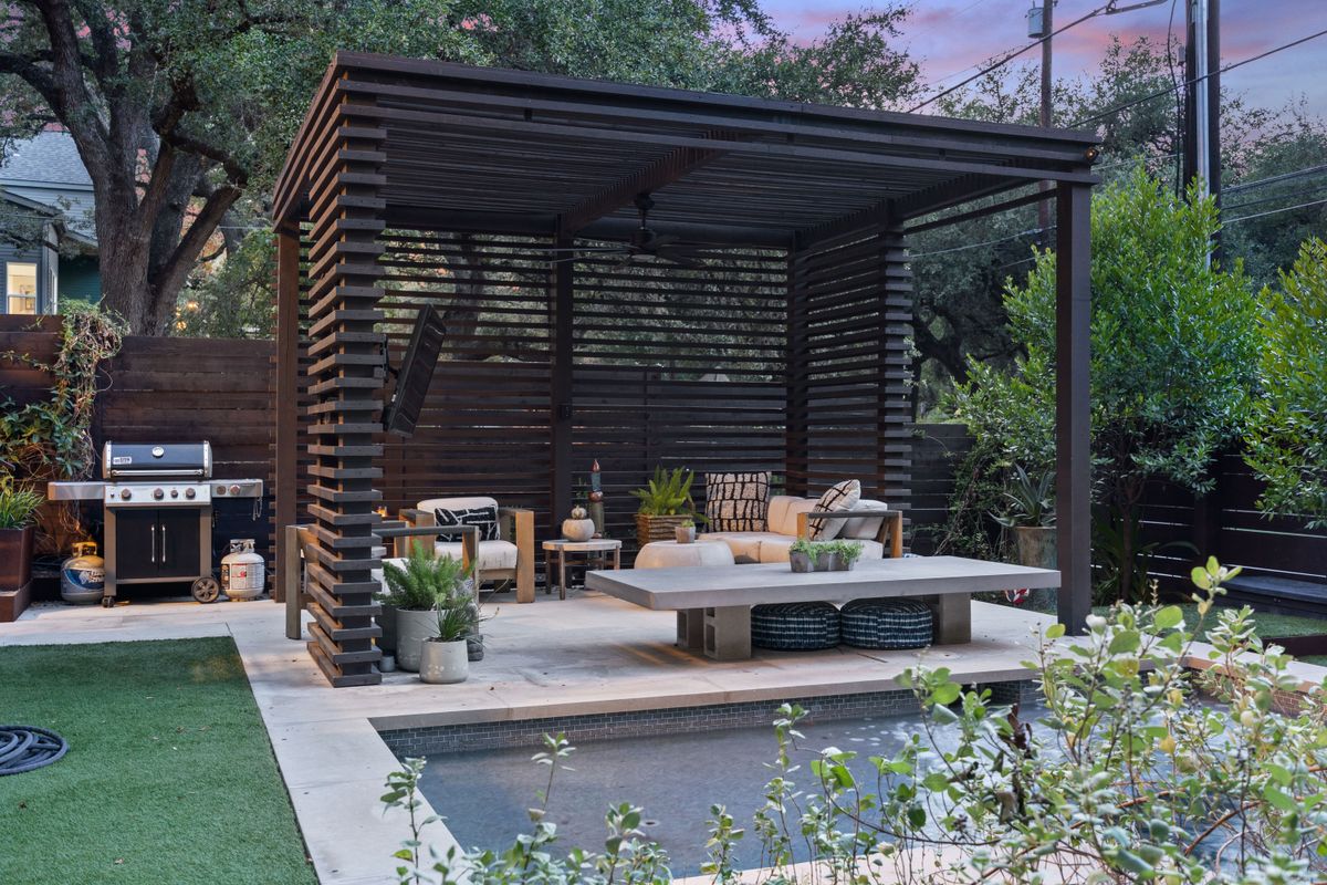 2811 Del Curto Road, Unit A Austin, TX 78704 - Photo 33 of 40 a backyard of a house with fountain table and chairs