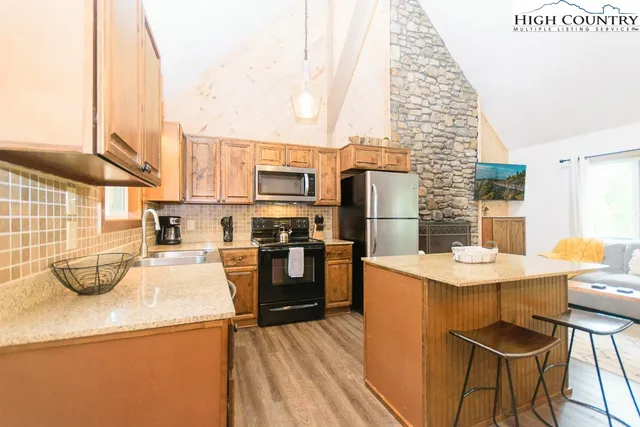 $510,000 | 114 Locust Ridge Road, Beech Mountain, NC 28604