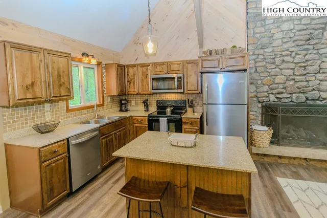 $510,000 | 114 Locust Ridge Road, Beech Mountain, NC 28604