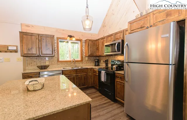 $510,000 | 114 Locust Ridge Road, Beech Mountain, NC 28604