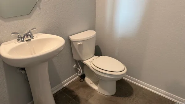 $2,600 | 9243 Grand Western, Converse, TX 78109