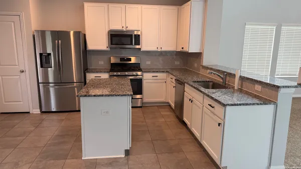 $2,600 | 9243 Grand Western, Converse, TX 78109