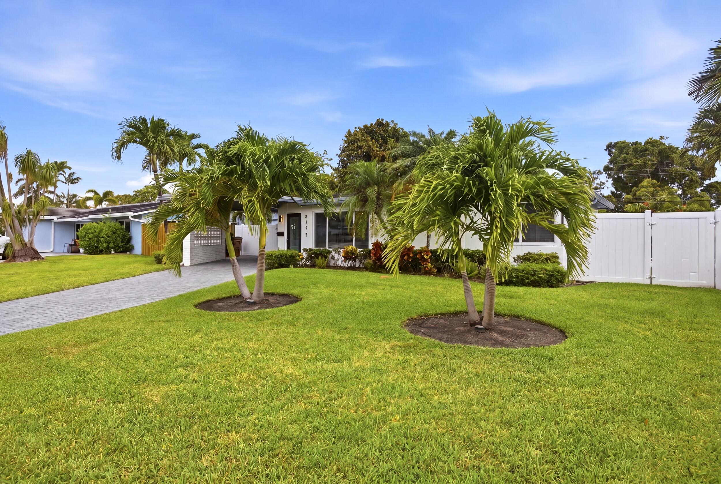 817 Southeast 16th Street Deerfield Beach, FL 33441 - Photo 5 of 55 5_453a9310_reedit_83a57148_a1210181
