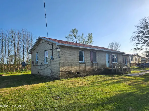 $49,900 | 1729 Swamp Road, Engelhard, NC 27824