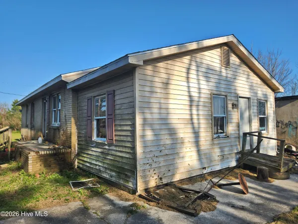 $49,900 | 1729 Swamp Road, Engelhard, NC 27824