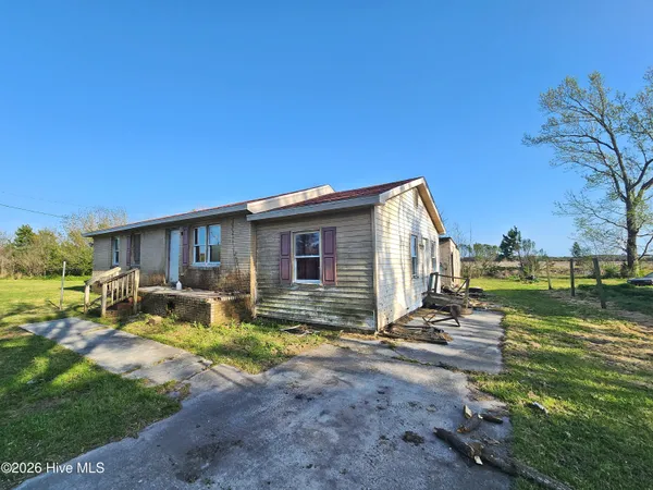 $49,900 | 1729 Swamp Road, Engelhard, NC 27824